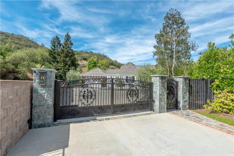 Photo of 1686 SYCAMORE CANYON DR, Westlake Village, CA 91361 (MLS # SR26172829)