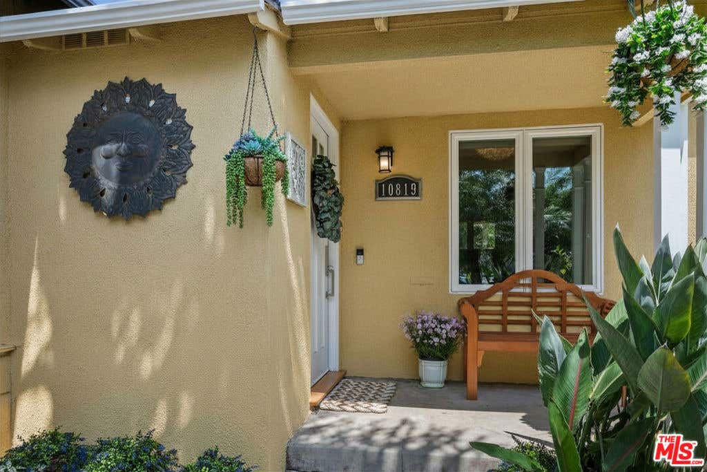 Photo of 10819 Garfield Avenue, Culver City, CA 90230 (MLS # 26852105)