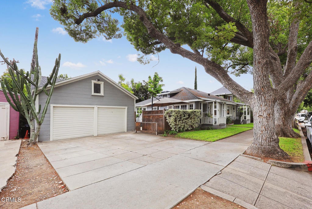 920 Adelaine Avenue