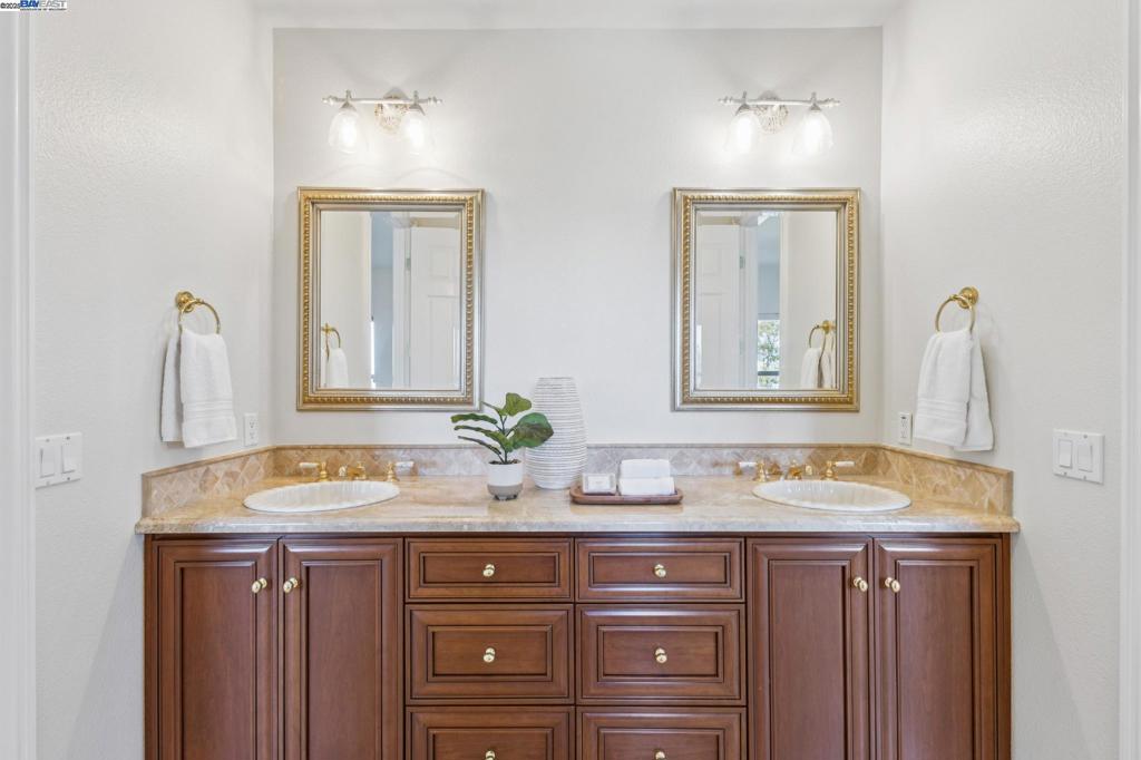 RUBY HILL - Residential