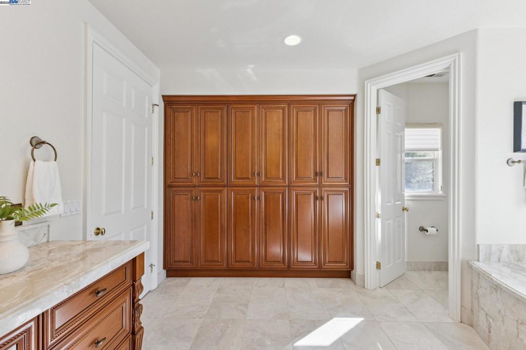 RUBY HILL - Residential