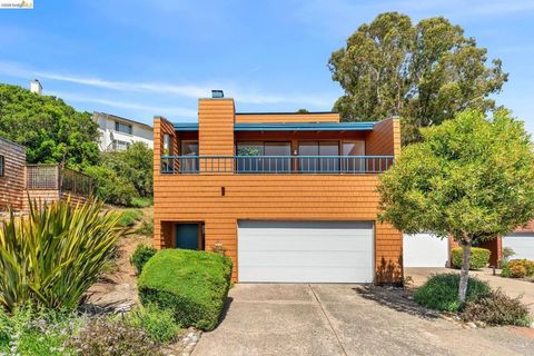 Photo of 10 Sereno Cir, Oakland, CA 94619 (MLS # 41134744)