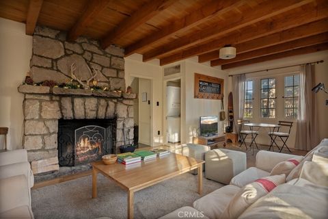 Photo of 388 Heliotrope Dr, Lake Arrowhead, CA 92352 (MLS # IG25263463)