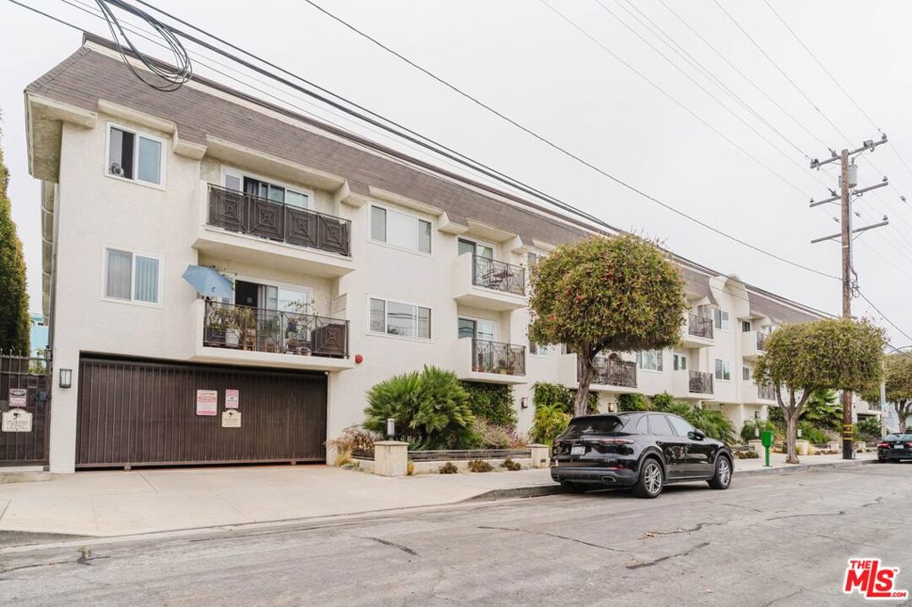 2721 2nd Street 111, Santa Monica CA 90405