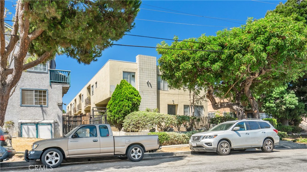523 Hazel Street offers a compelling opportunity to acquire a 10-unit apartment building in Northwest Inglewood, one of LA’s most active and improving rental markets. Situated on a 10,016 SF lot, the property features 8,535 rentable square feet and a well-balanced unit mix that appeals to both families and individual renters.
The mix includes (1) 3-Bed/3-Bath, (1) 2-Bed/2-Bath, (2) 2-Bed/1.5-Bath, (1) 2-Bed/1-Bath, and (5) 1-Bed/1-Bath units, offering a strong balance of spacious layouts and efficient floor plans. With an attractive entry CAP rate of 5.71%, pricing at $259,500 per unit and just $304.40 per square foot, the asset provides solid in-place cash flow with room to grow. Investors can target approximately 10% rental upside, supporting a projected market CAP rate of 6.60%.
Located only 2.5 Miles from SoFi Stadium and the Intuit Dome and surrounded by quiet residential blocks, the property is ideally positioned within a neighborhood seeing sustained tenant demand and long-term appreciation. With its desirable location, healthy returns, and proven upside, 523 Hazel Street represents a strong multifamily investment in the path of continued growth.