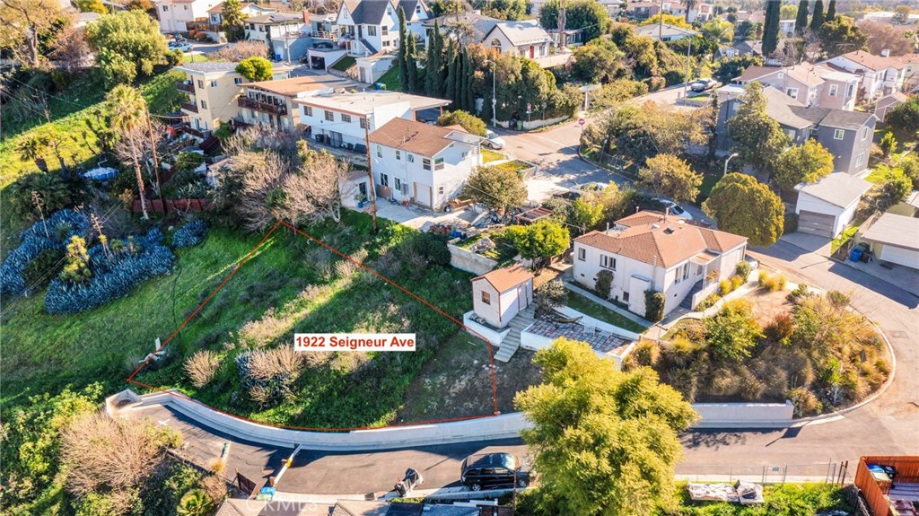 1922 Seigneur Avenue