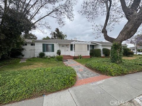 4126 Sebren Avenue Lakewood CA 90713