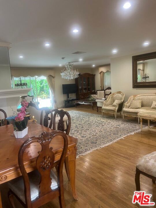 4922 Zelzah Avenue