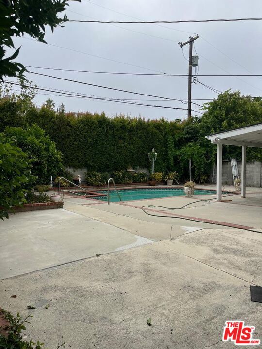 4922 Zelzah Avenue