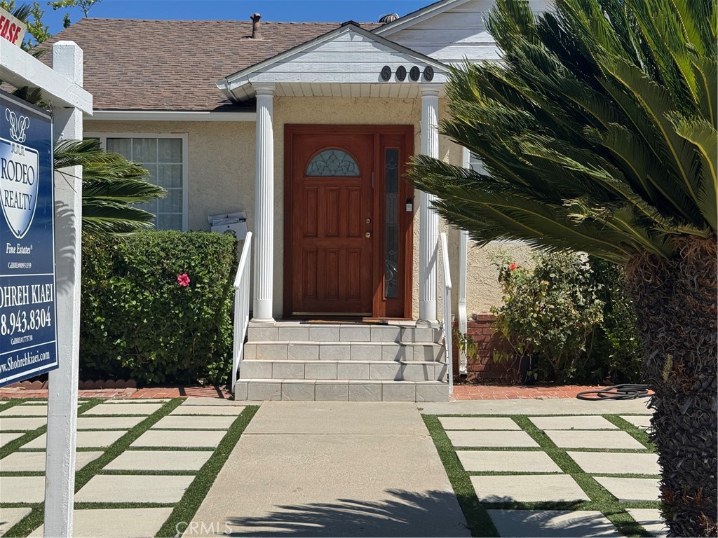 Welcome to this warm and inviting home in the heart of Encino. Inside you will find a spacious living room with hardwood floors and abundant natural light, perfect for gatherings or relaxing evenings. granite counters, stainless steel appliances & plenty of storage, Most appliances recently renovated – move-in ready with nothing to update, Master suite with large walk-in closet and luxury bathroom (tub + shower), Central A/C & heating, plus in-unit washer & dryer, Pet-friendly (cats & dogs welcome!) Master with large walk in closet. Master bath includes tub, stand up shower. Open floor plan with high ceilings, The kitchen includes granite counters, stainless steel appliances and plenty of cabinet and countertop space. If you love to entertain, this home is for you. Step outside to a private backyard patio that is ideal for entertaining, weekend BBQs, or simply enjoying California evenings. With easy access to all the amenities the area has to offer, this home is perfect for those looking to enjoy comfort and convenience. The generous outdoor space is perfect for kids to play safely and making this a wonderful home for entertainment. Conveniently located near Ventura Blvd, you will enjoy easy access to shopping, dining, and excellent schools, transportation and house of worship.