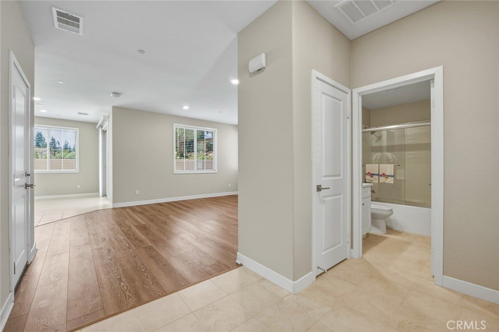 16 Greensboro Ct