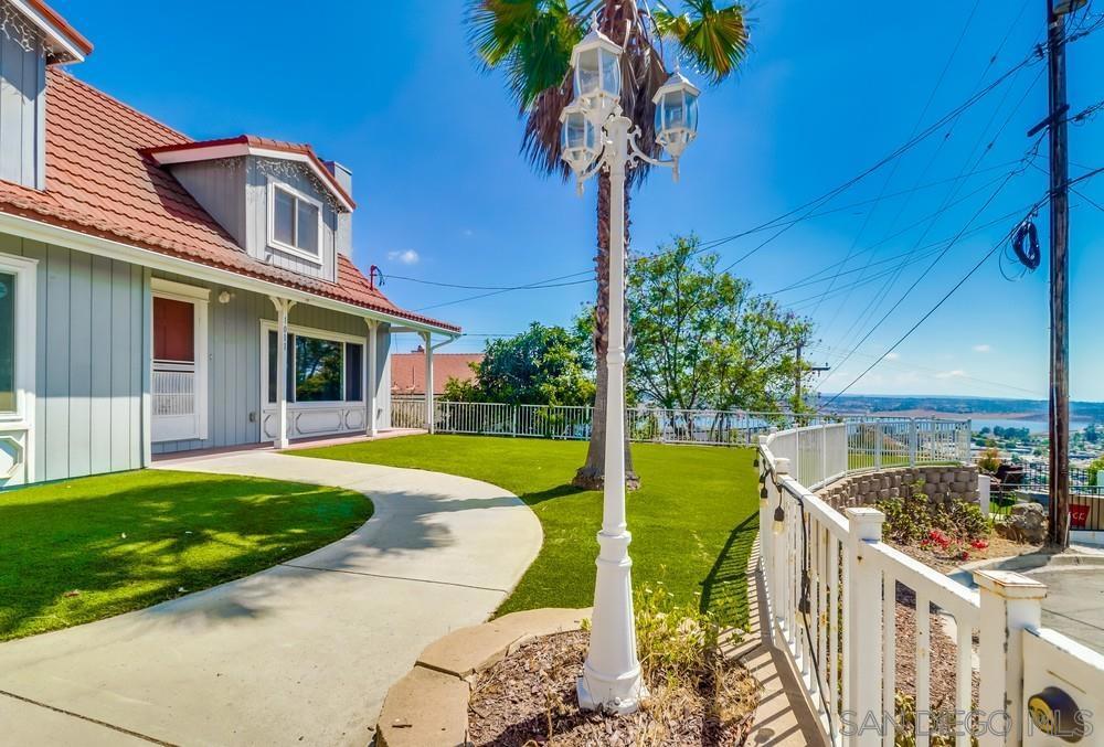 1011 La Mesa Ave