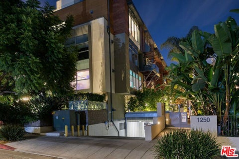Photo of 1250 N Harper Avenue #302, Los Angeles, CA 90046 (MLS # 26998445)