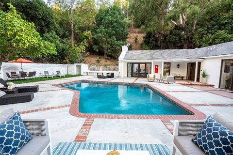 Photo of 3183 N Laurel Canyon Blvd Blvd, Studio City, CA 91604 (MLS # SR25128825)