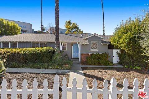 Photo of 12730 La Maida Street, Valley Village, CA 91607 (MLS # 26637837)