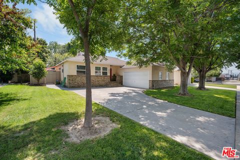 Photo of 8908 Amigo Avenue, Northridge, CA 91324 (MLS # 26844359)