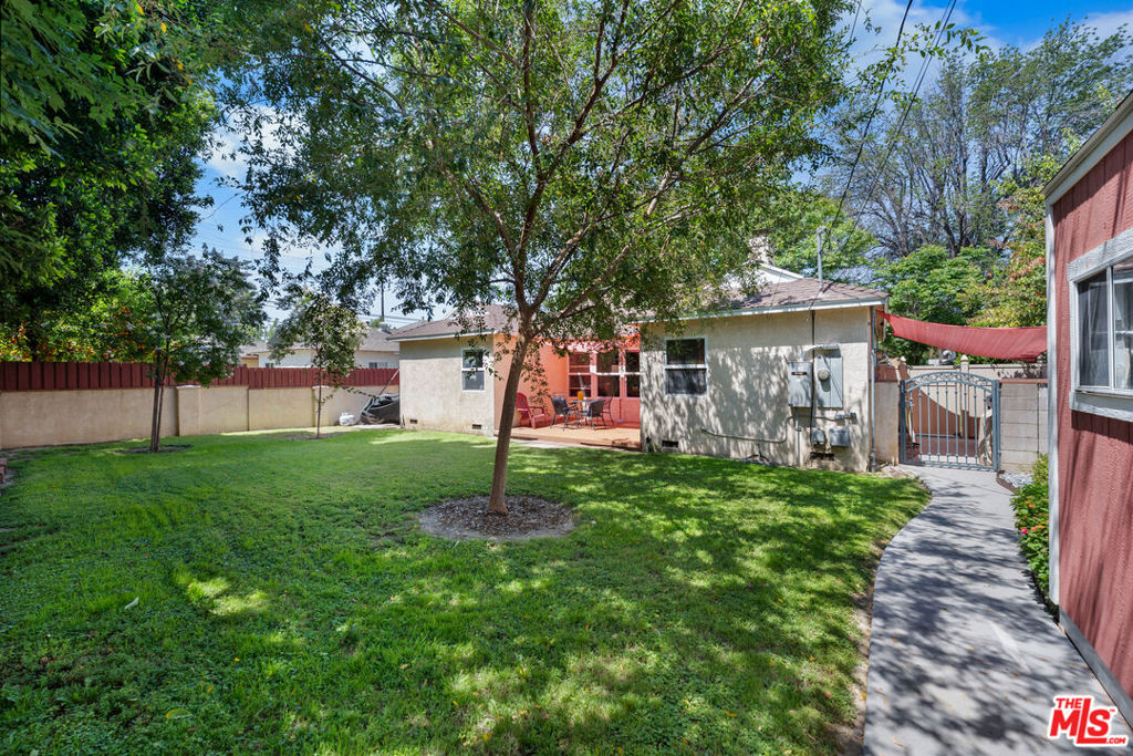 8908 Amigo Avenue