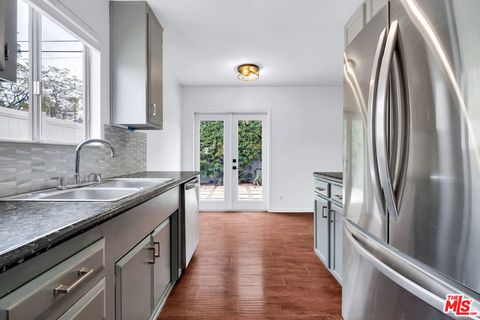 Photo of 5529 Cartwright Avenue #1/2, Los Angeles, CA 91601 (MLS # 25595127) Photo of 5529 Cartwright Avenue #1/2, Los Angeles, CA 91601 (MLS # 25595127)