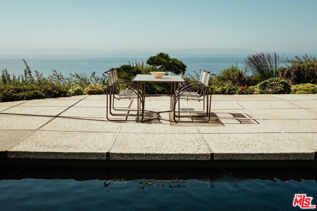 8 Sea Cove Drive