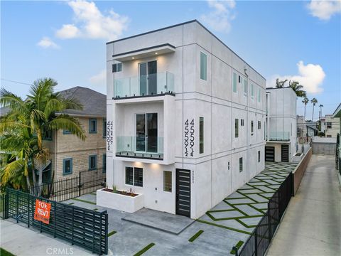 Photo of 4559 W 18th #1/4, Los Angeles, CA 90019 (MLS # BB25266035)