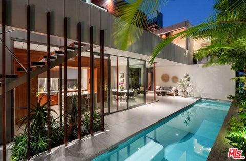 Photo of 628 Milwood Avenue, Los Angeles, CA 90291 (MLS # 26989381)