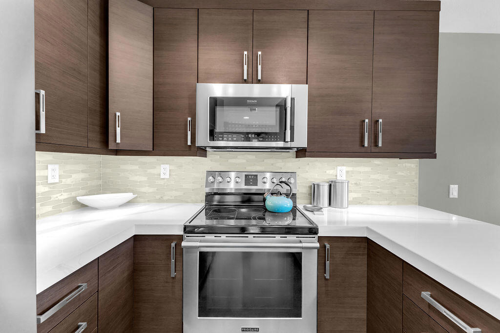 Palm Royale - Residential