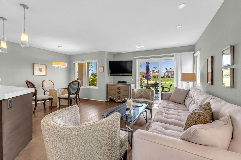 Palm Royale - Residential