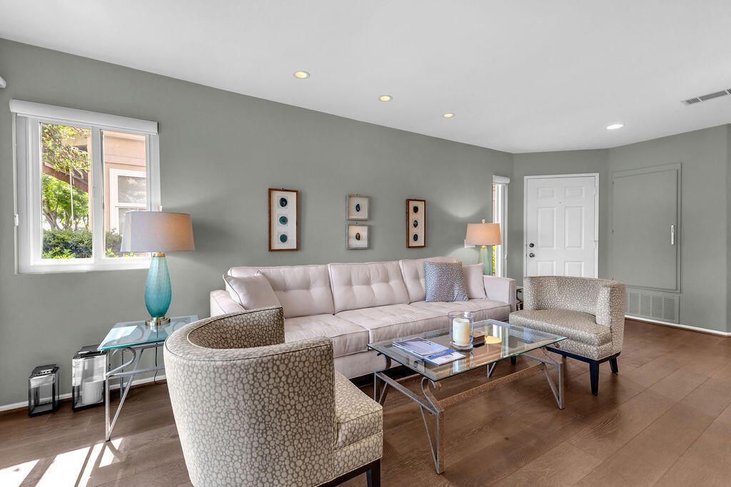 Palm Royale - Residential