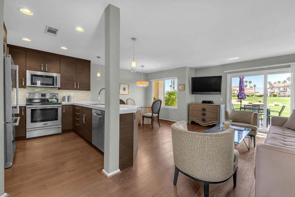 Palm Royale - Residential