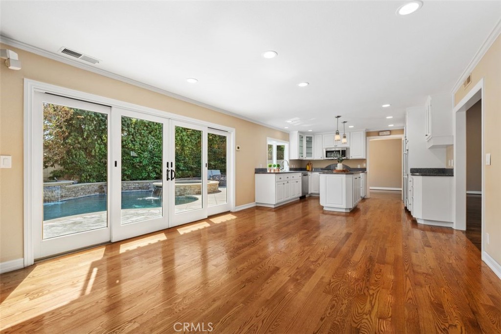 Huntington Seacliff (HSEA) - Residential