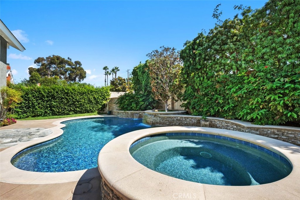 Huntington Seacliff (HSEA) - Residential