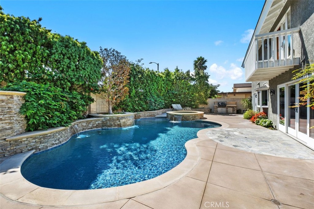 Huntington Seacliff (HSEA) - Residential