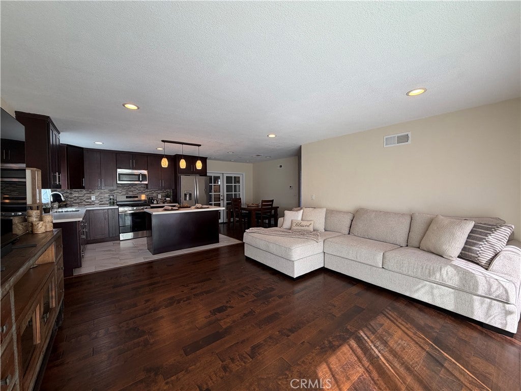 1647 Melrose
