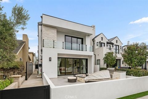 Photo of 508 Marigold Ave, Corona Del Mar, CA 92625 (MLS # OC26007700)