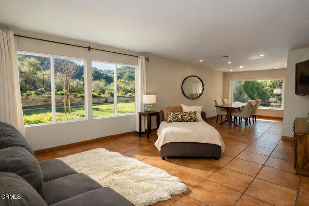 548 Live Oak Circle Drive