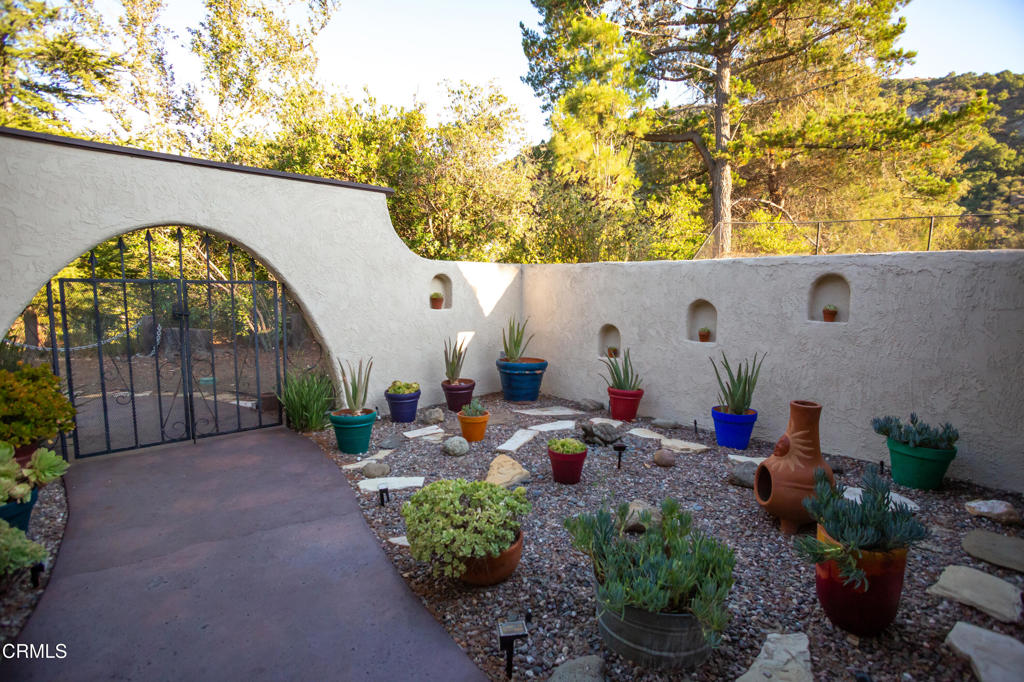 548 Live Oak Circle Drive