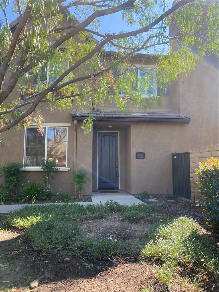Step into this charming 3-bedroom, 2.5-bath corner unit Mariposa townhome. The open, airy layout boasts a well-equipped kitchen with ample storage, breakfast nook, and view of dinning area and a cozy living room anchored by a fireplace. The main level also features a convenient guest bathroom and a private laundry room. Ascend to the upper level, and you'll find the primary bedroom, complete with a spacious walk-in closet and an en-suite bathroom with double sinks. Two additional bedrooms share a well-appointed full bathroom, all adorned with elegant plantation shutters. The interior has received a fresh coat of paint, creating a light and inviting atmosphere that's move-in ready. Outside, the home offers a lovely private backyard with a sizable patio and a lush grassy area. The community amenities include a clubhouse, a pool with a spa, parks, BBQ areas with outdoor dining, picnic spots, and an enchanting children's playground.
To complete an application use RentSpree https://apply.link/3WFfiOl