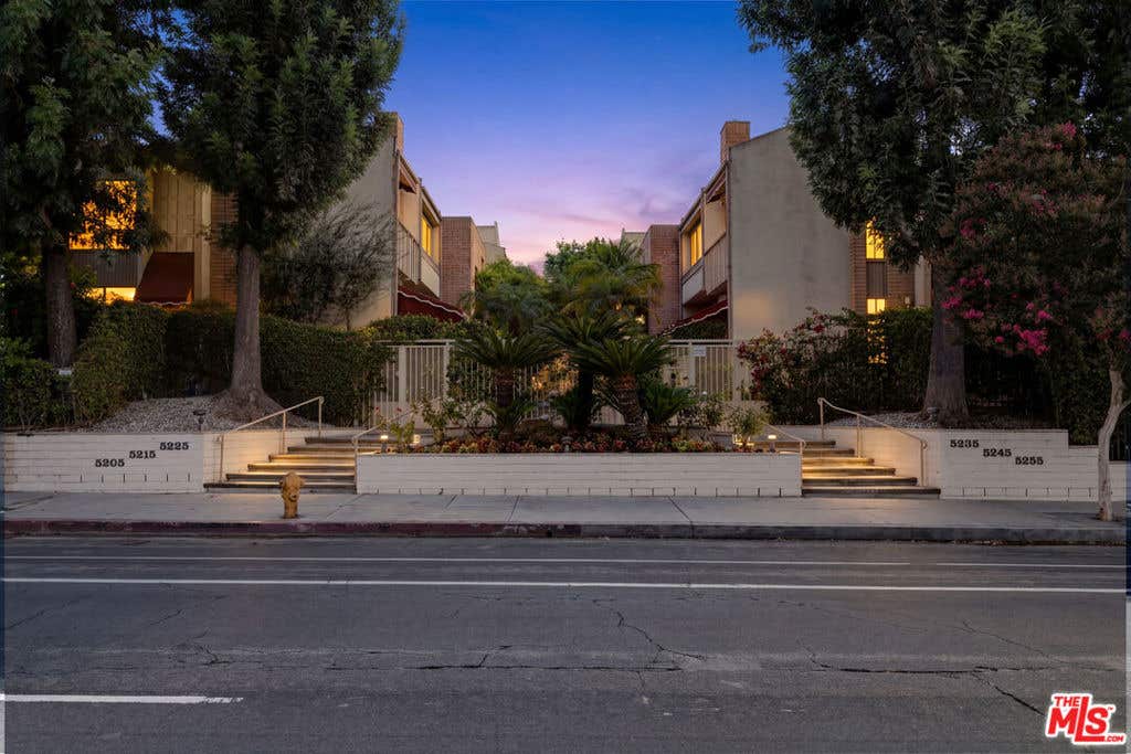 Photo of 5215 White Oak Avenue #2, Los Angeles, CA 91316 (MLS # 26856563)