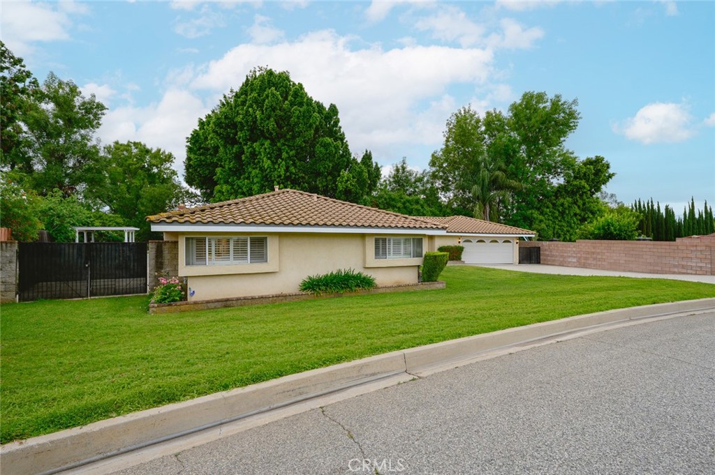 1013 S Magnolia