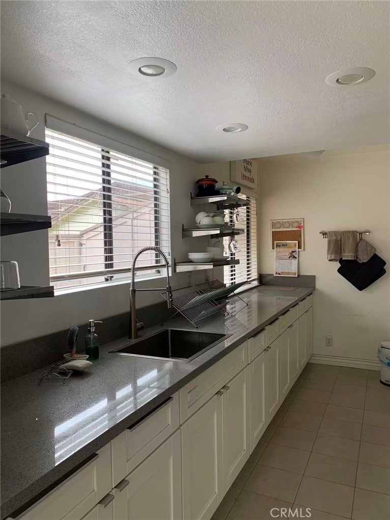 511 E Live Oak 17