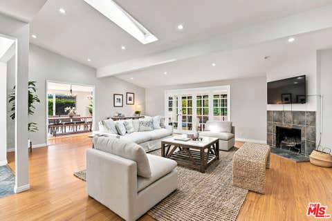 Photo of 6443 Graves Avenue, Lake Balboa, CA 91406 (MLS # 26875757)