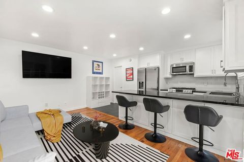Photo of 927 Euclid Street #B, Santa Monica, CA 90403 (MLS # 25622277)