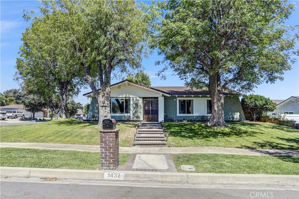 1432 N Erin Avenue