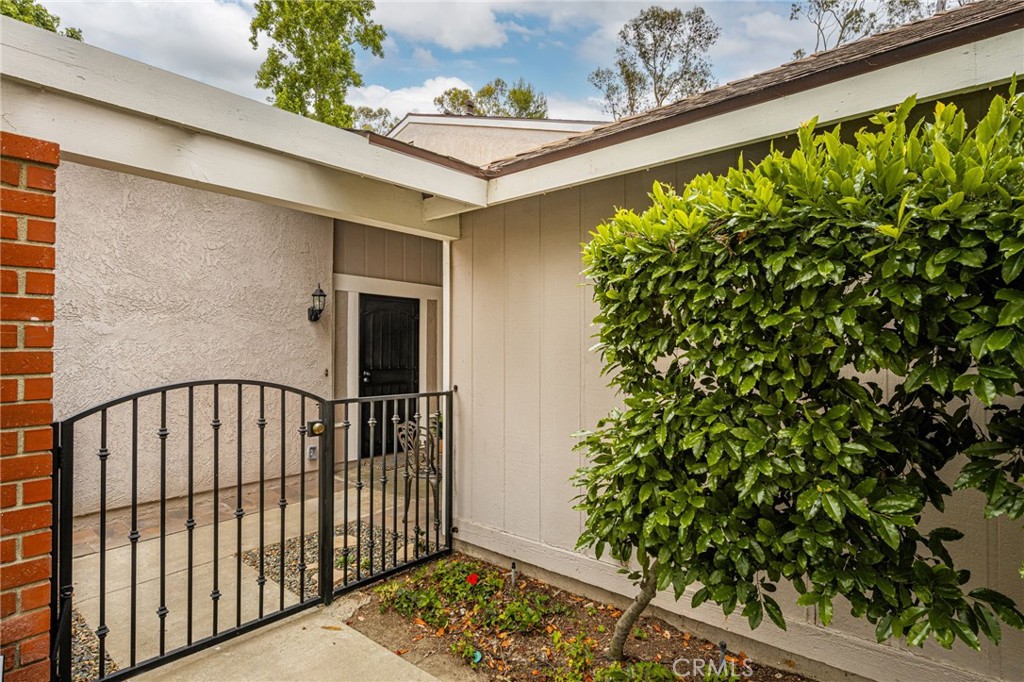6520 E Camino Vista 1