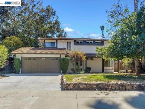 Photo of 654 Calpella Dr Dr, San Jose, CA 95136 (MLS # 41132026)