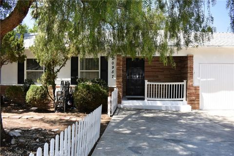 Photo of 20957 Community St. ST, Canoga Park, CA 91304 (MLS # SR26109353)