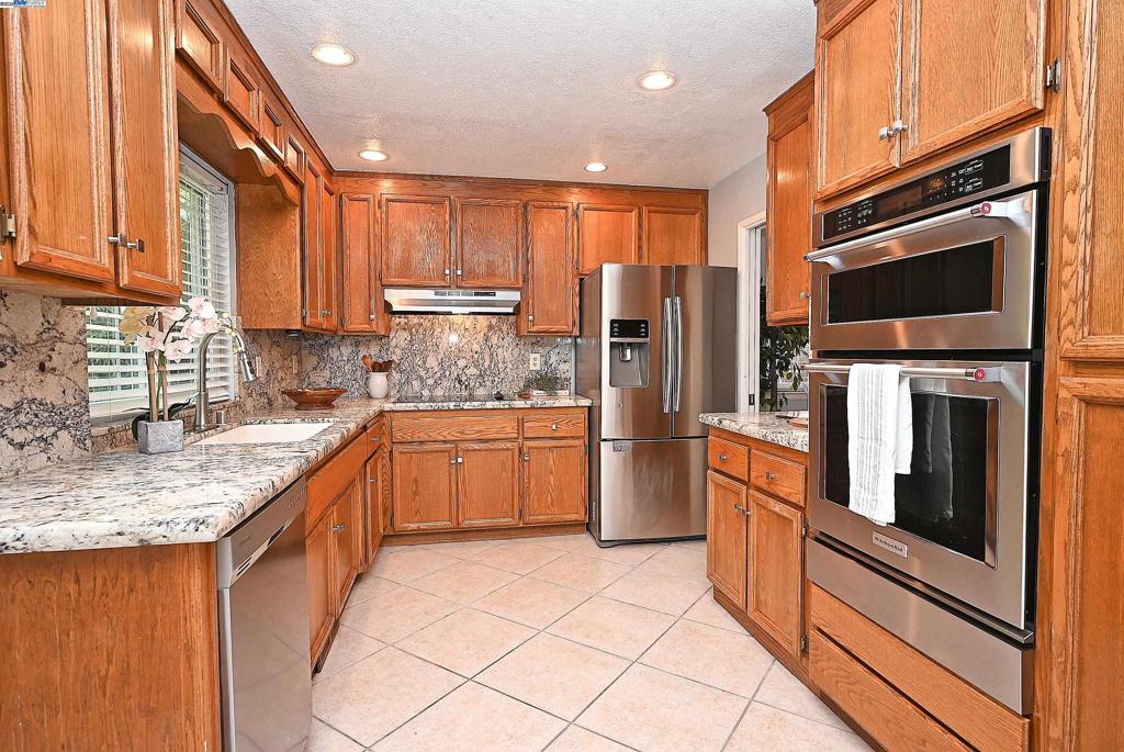 DUBLIN HILLS EST - Residential