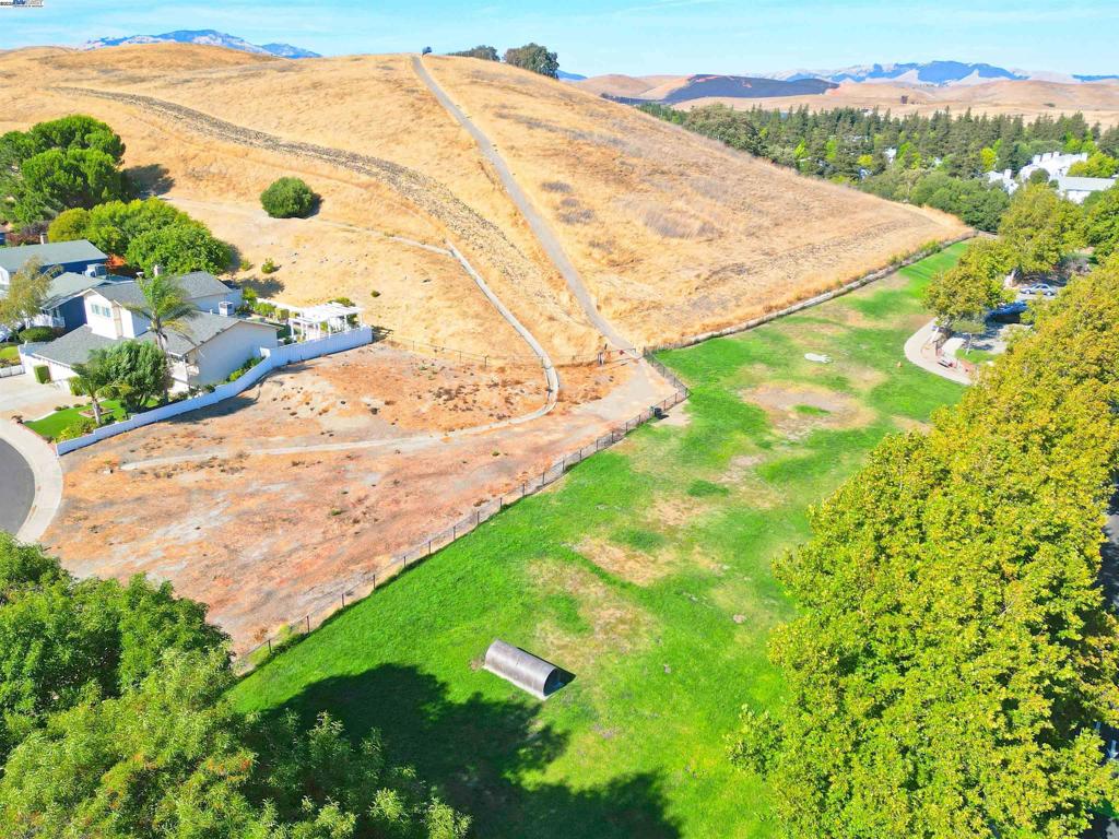 DUBLIN HILLS EST - Residential