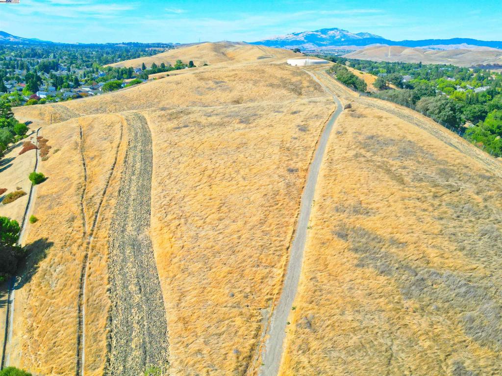 DUBLIN HILLS EST - Residential