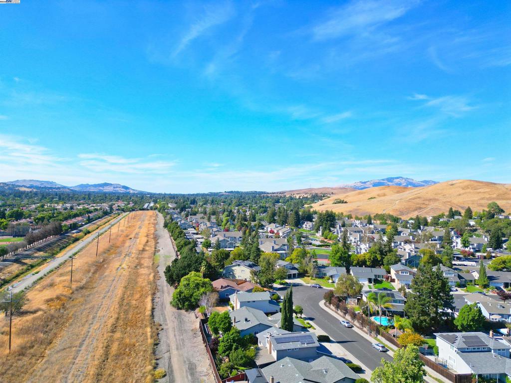 DUBLIN HILLS EST - Residential